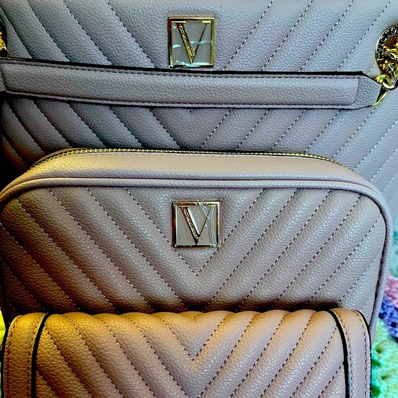 Authentic Brand New Victoria’s Secret Set Tote, Crossbody and Wristl Wallet - Picture 3 of 5